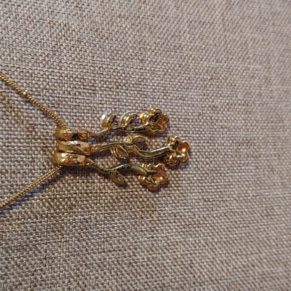 🌻Gold Tone Necklace with Pink Floral Pendants - Picture 5 of 6